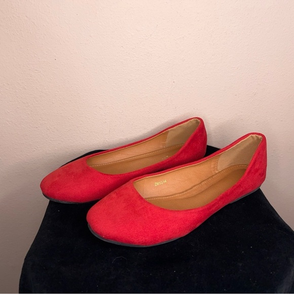 Ollio Size 8.5 Red Faux Suede Flats Classic - Picture 9 of 11
